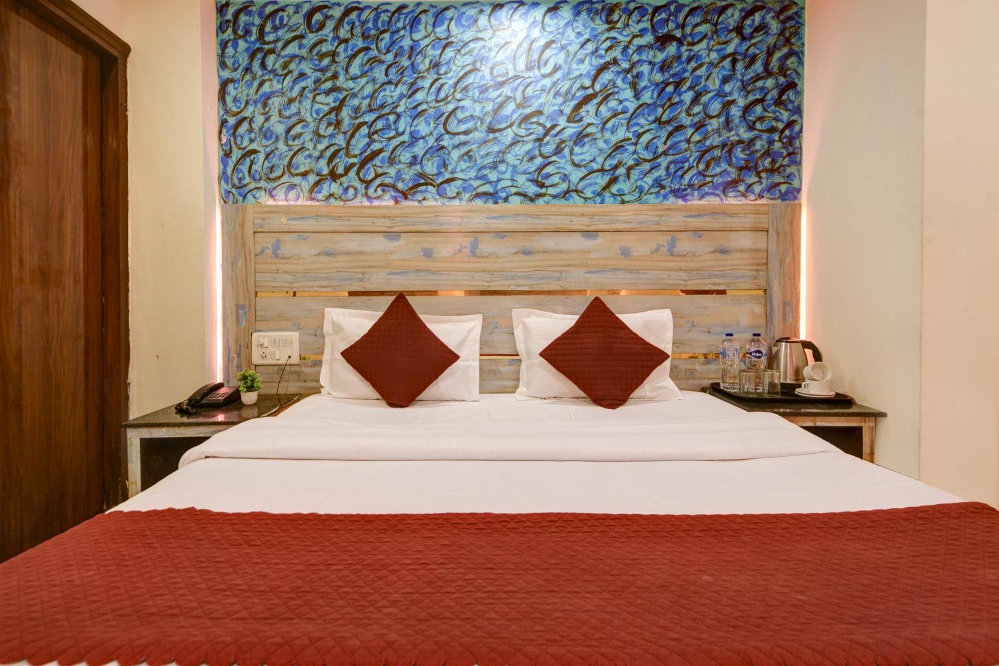 Coral Plaza - Near Connaught Place Hotel 3*