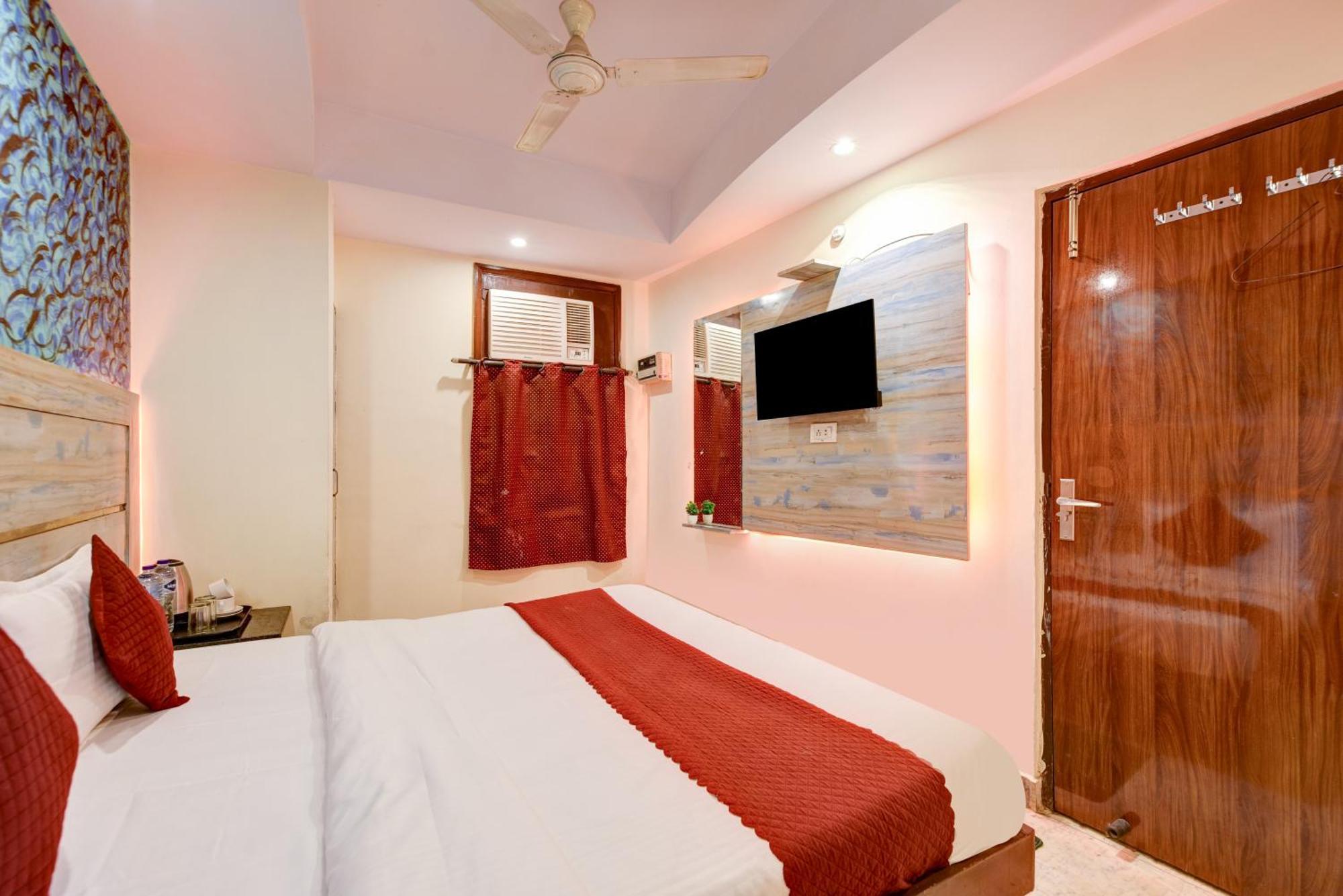 Coral Plaza - Near Connaught Place 3*