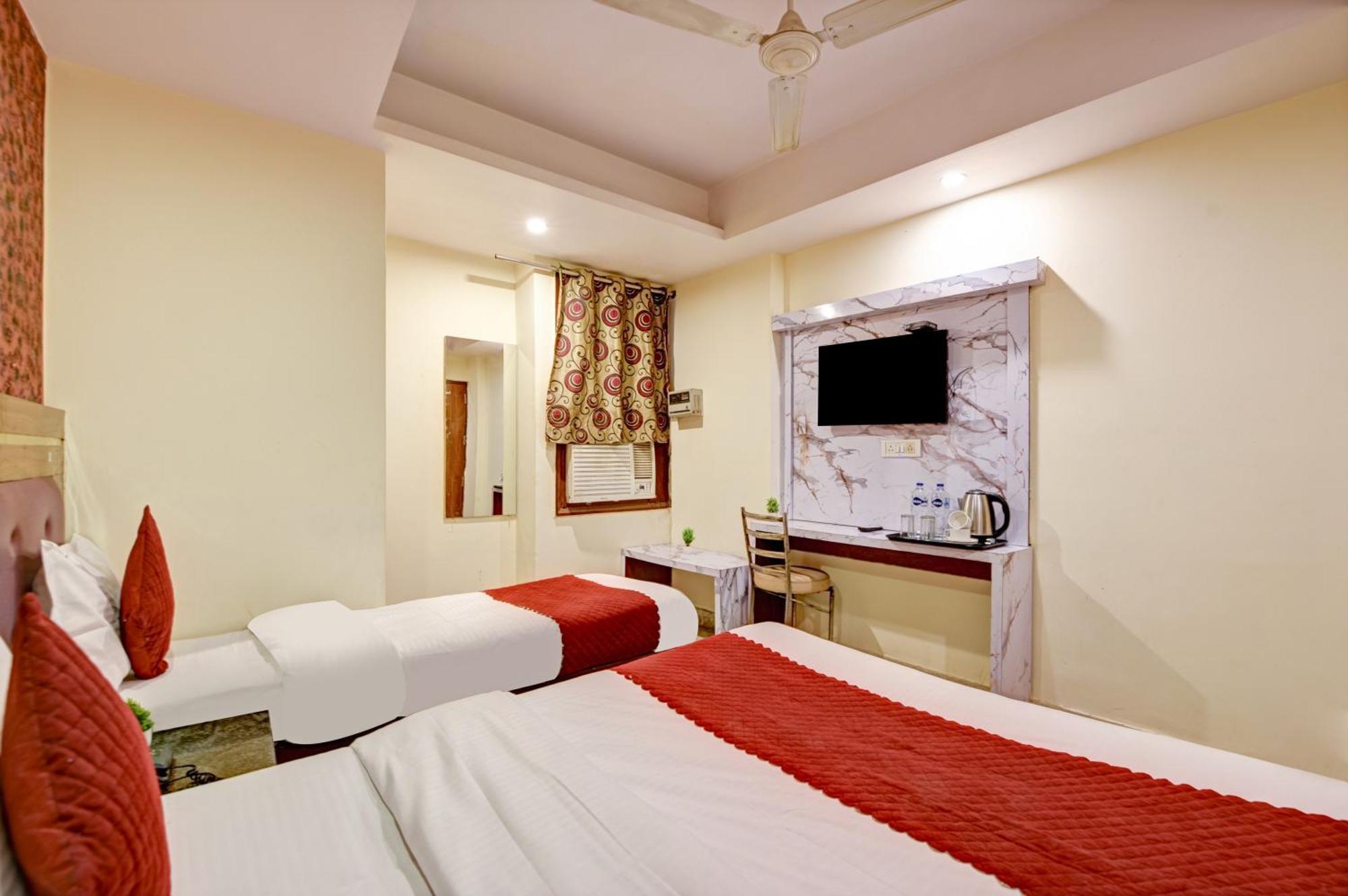 Coral Plaza - Near Connaught Place Hotel 3*