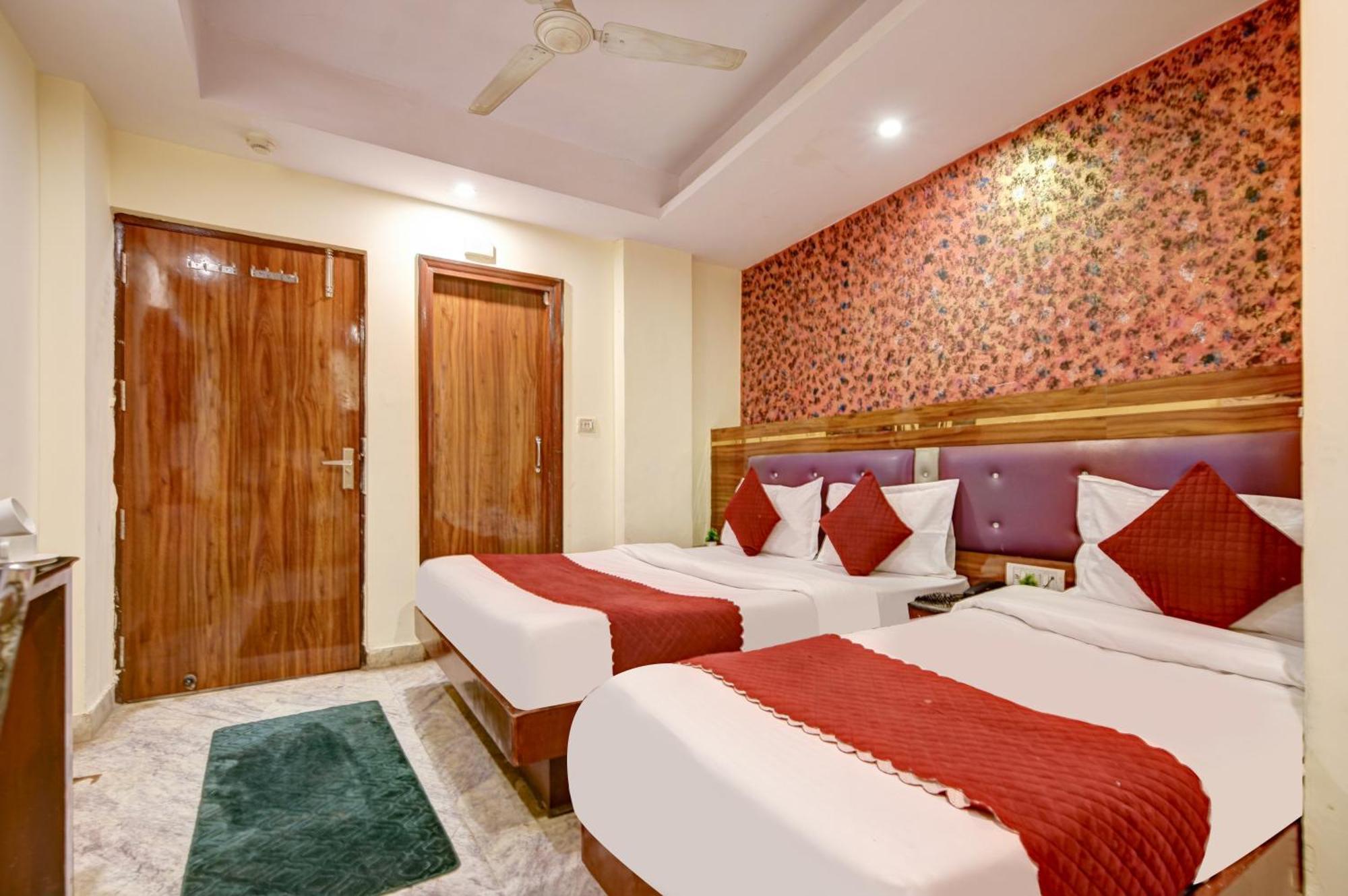 Coral Plaza - Near Connaught Place Hotel 3*