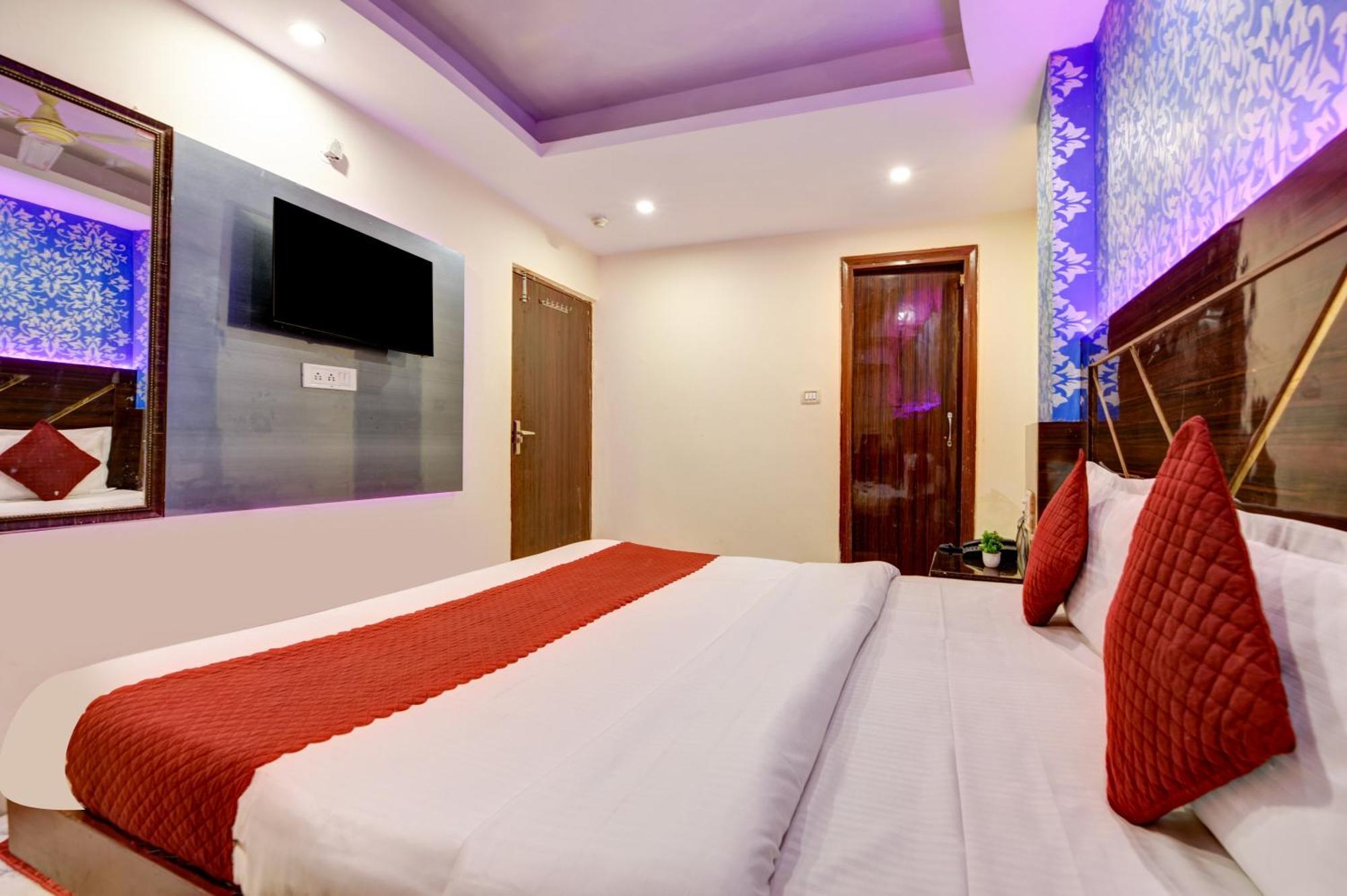 Hotel Coral Plaza - Near Connaught Place 3*